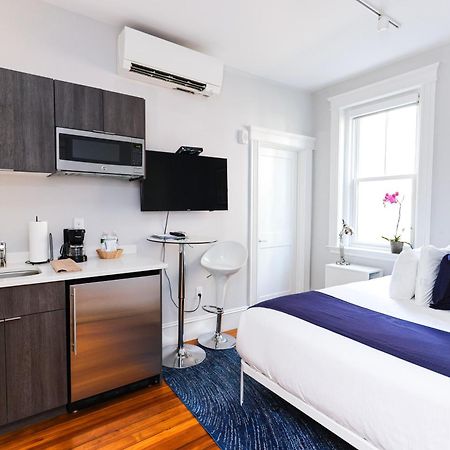 A Stylish Stay W/ A Queen Bed, Heated Floors.. #36 Brookline Exteriér fotografie