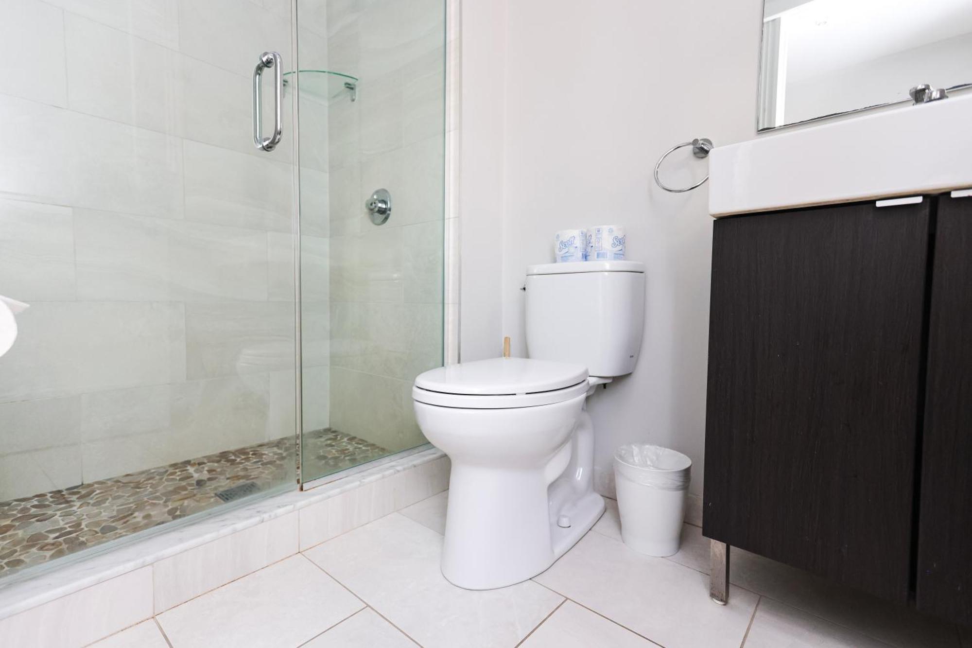 A Stylish Stay W/ A Queen Bed, Heated Floors.. #36 Brookline Exteriér fotografie
