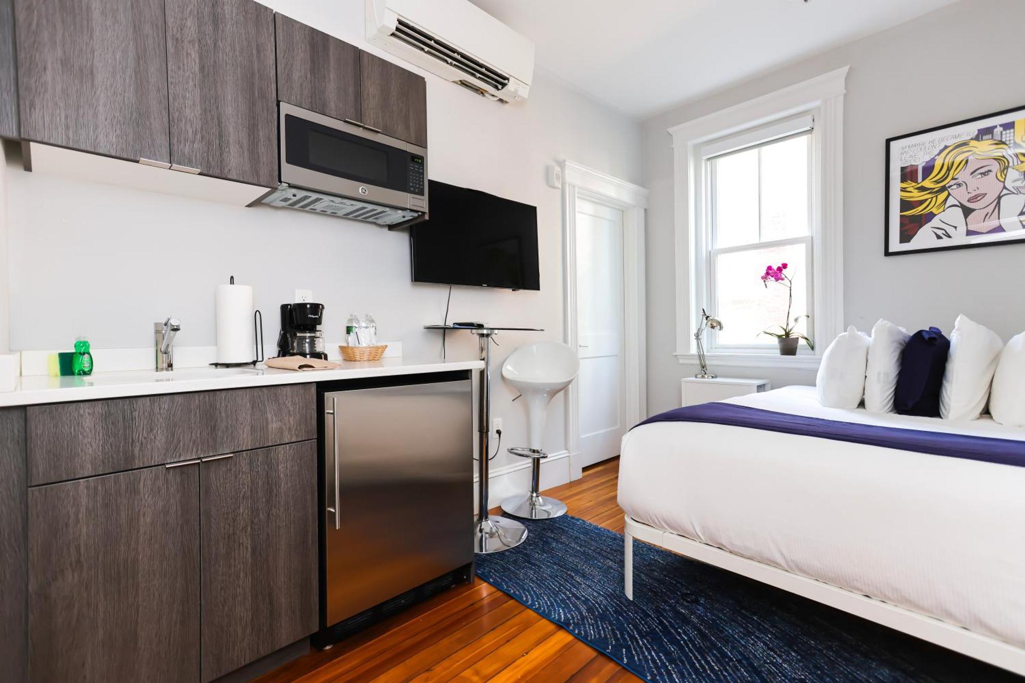 A Stylish Stay W/ A Queen Bed, Heated Floors.. #36 Brookline Exteriér fotografie